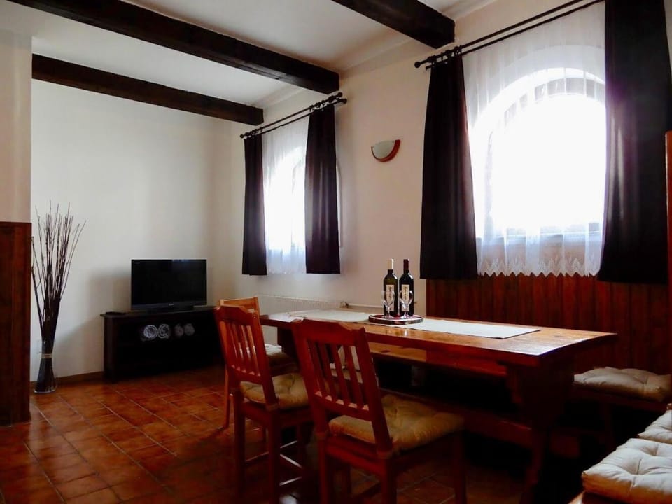 Communal lounge/ TV room, Living room, Seating area, Dining area