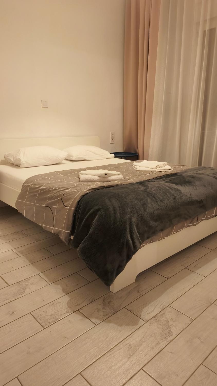 133 Sokratous, Black marble. Apartment in Kallithea