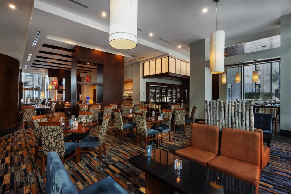 Restaurant/places to eat, Lounge or bar, Dining area