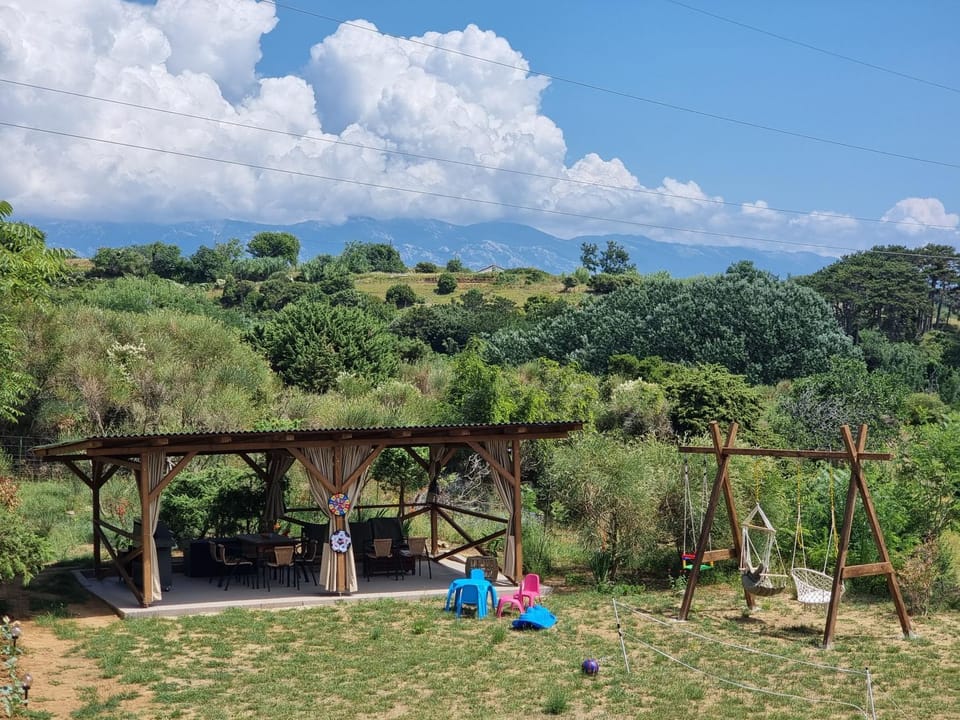 Natural landscape, BBQ facilities, Garden, Seating area, Mountain view