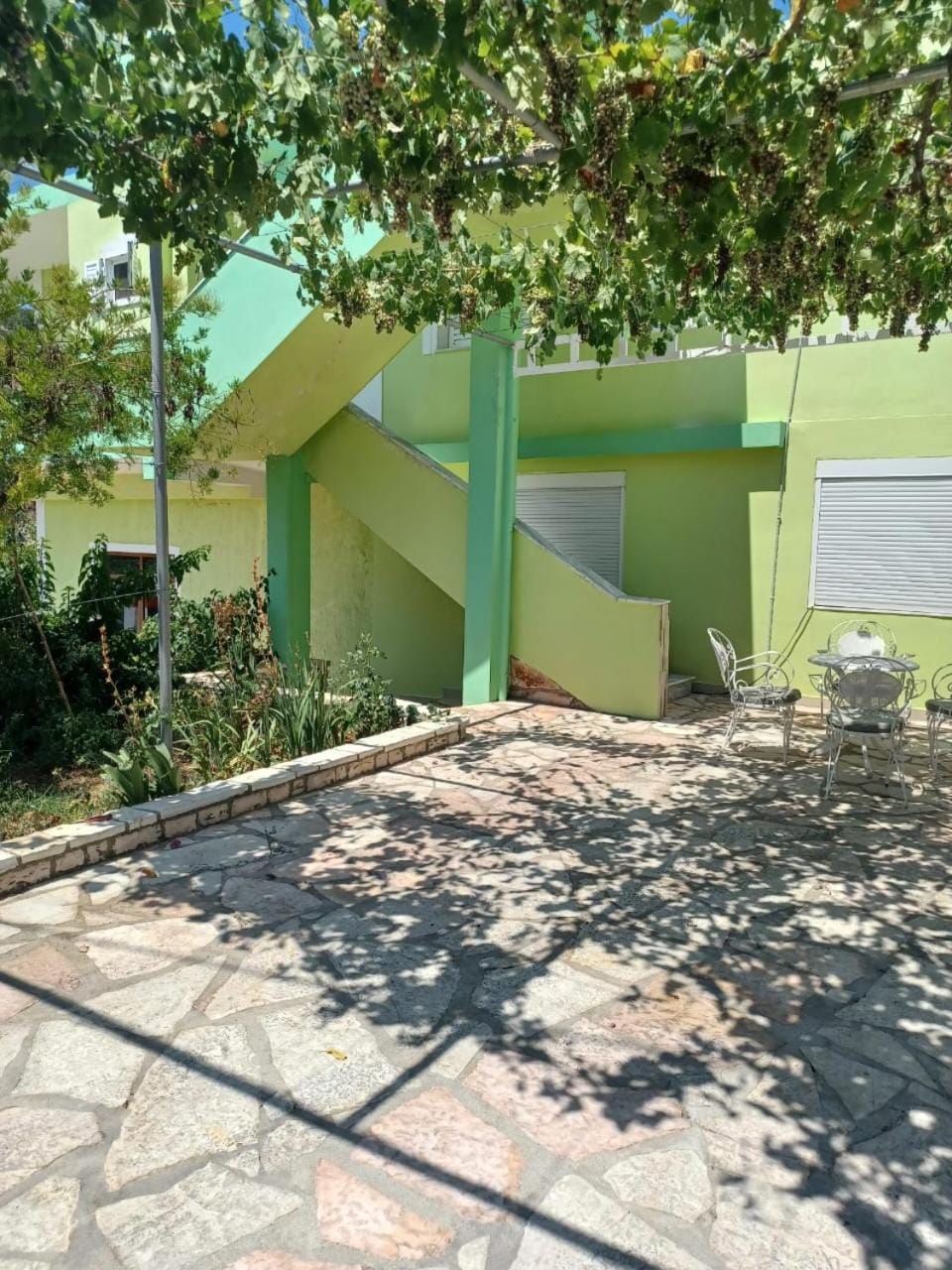 Property building, Patio, Facade/entrance, Garden view