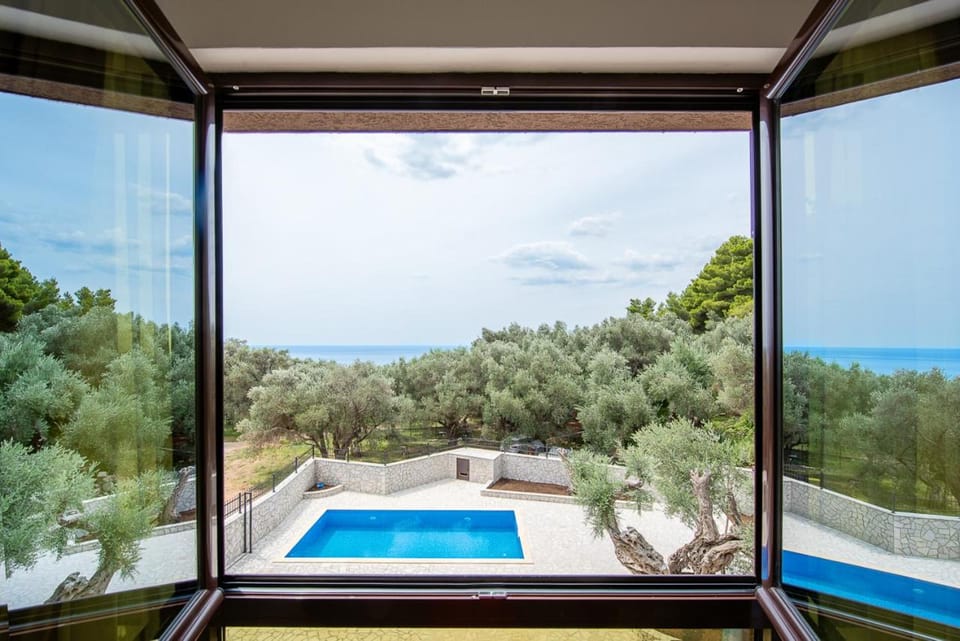 Adria lux apartmens 2 Apartment in Sveti Stefan