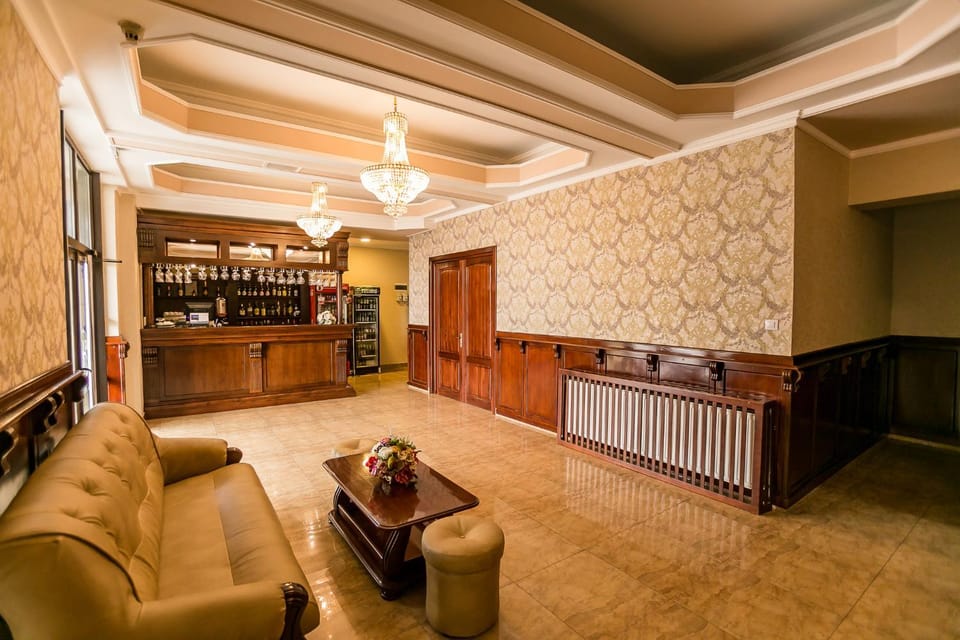 Communal lounge/ TV room