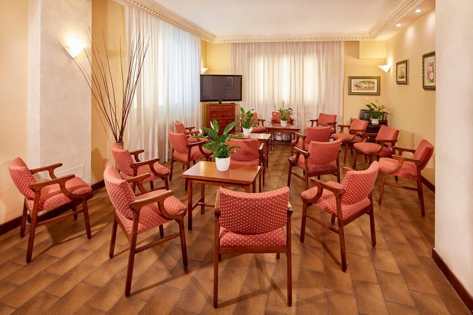 Communal lounge/ TV room