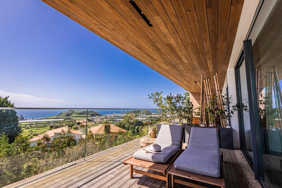 View (from property/room), Balcony/Terrace, Garden view, Landmark view, Mountain view, Sea view