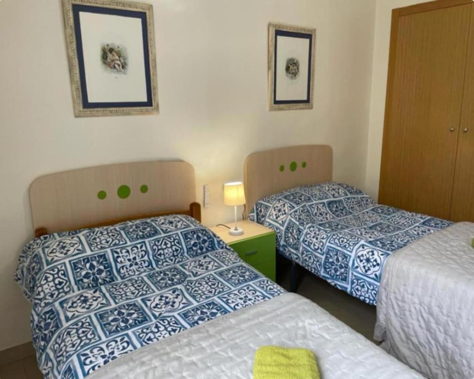 Bed, Photo of the whole room, Bedroom, Parking, internet