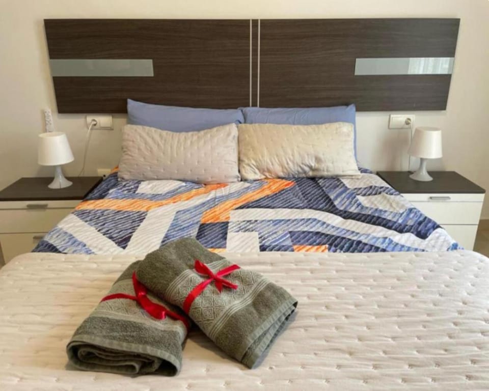 Bed, Photo of the whole room, Bedroom, Parking, internet, towels
