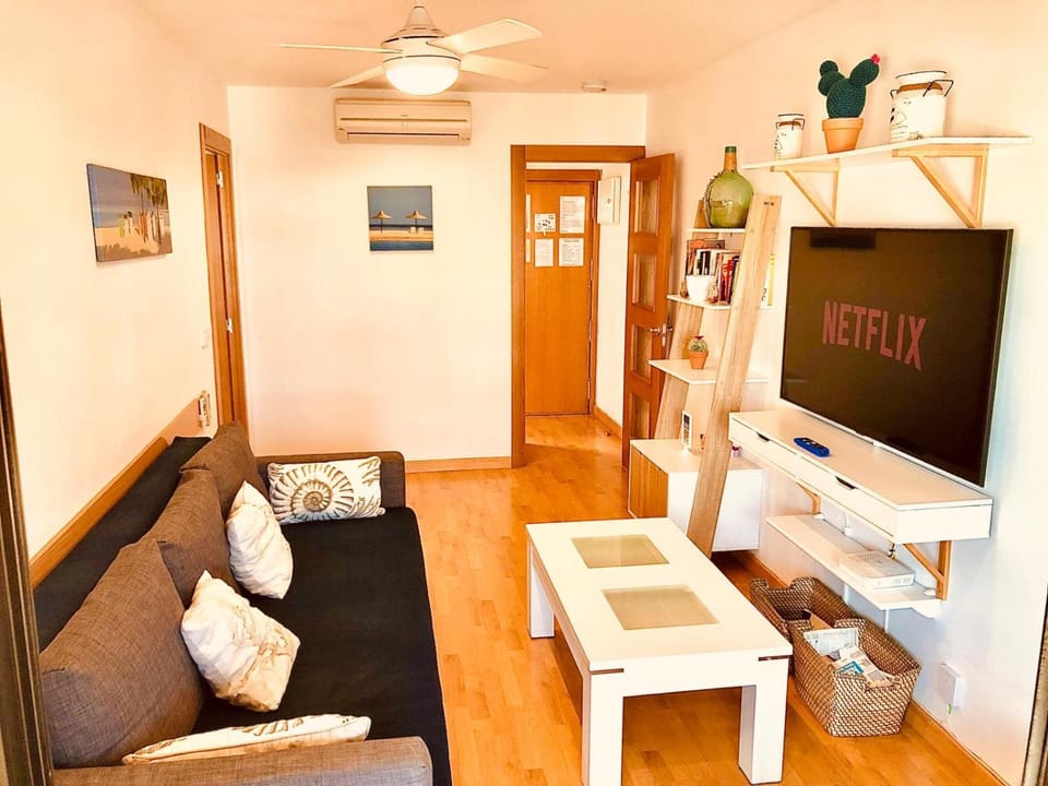Communal lounge/ TV room, TV and multimedia, Living room, Evening entertainment, fireplace