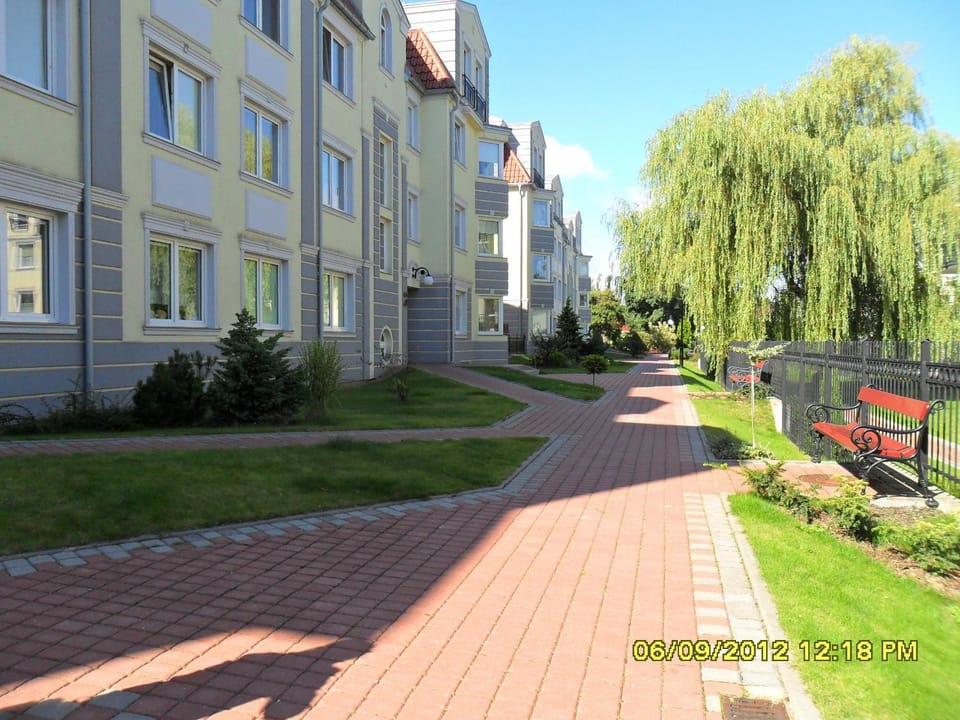 Facade/entrance, Neighbourhood