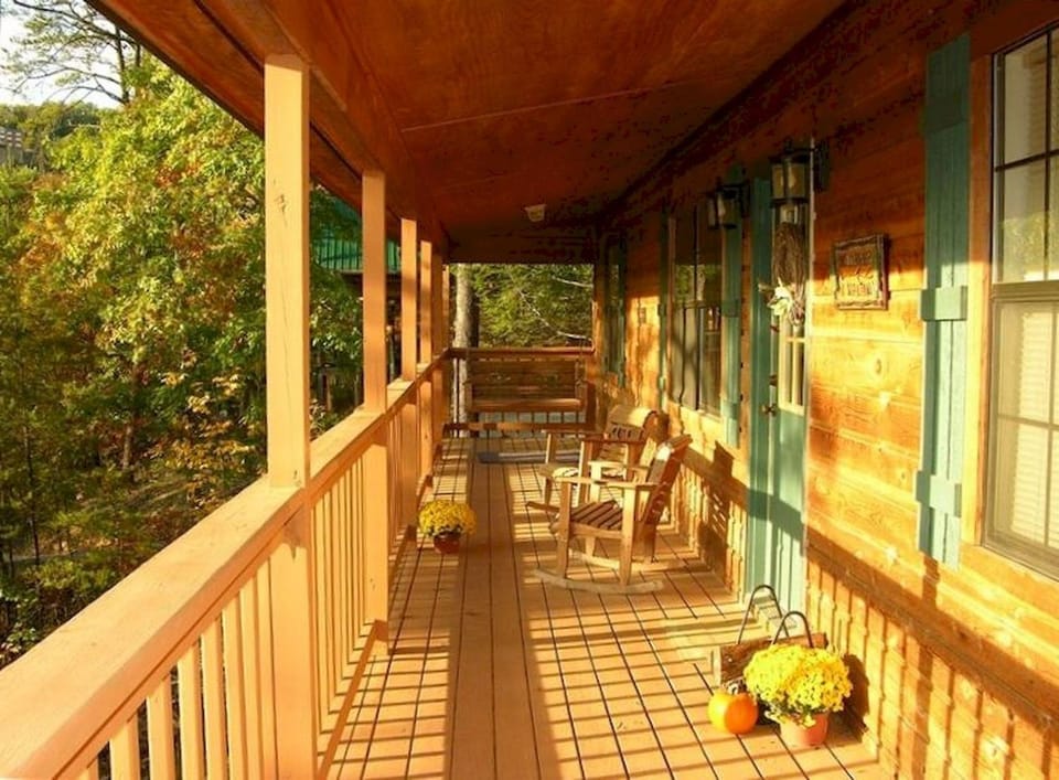View (from property/room), Balcony/Terrace, Seating area, Mountain view
