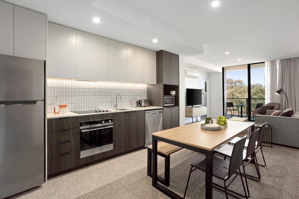 Kitchen or kitchenette, Dining area