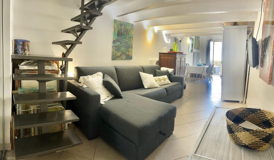 Près du Vieux port Studio terrasse vue dégagée église de Saint Jean Apartment in Bastia