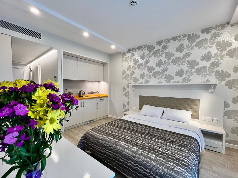 Bed, Kitchen or kitchenette, Photo of the whole room