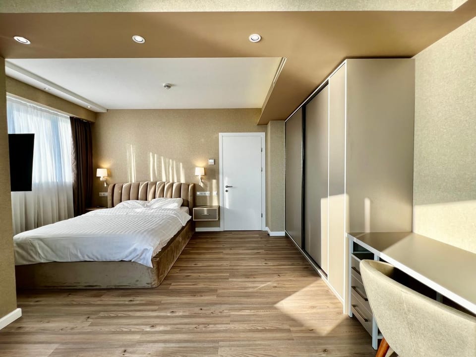 Bed, Photo of the whole room, Bedroom