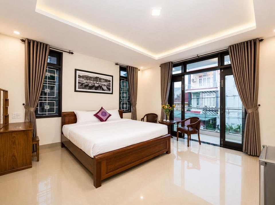 Photo of the whole room, Seating area, Bedroom