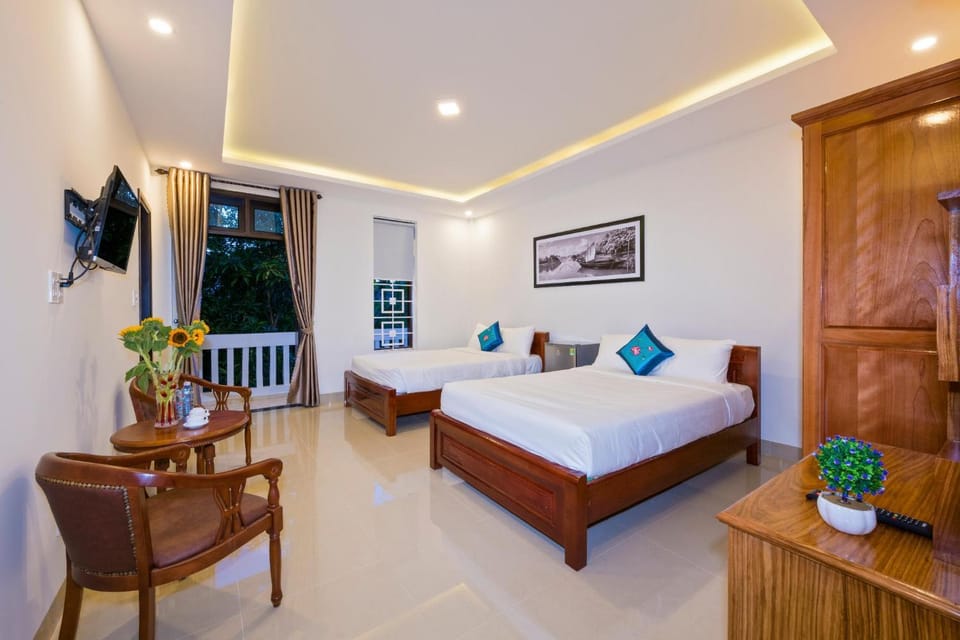 Bed, TV and multimedia, Photo of the whole room, Seating area, Bedroom