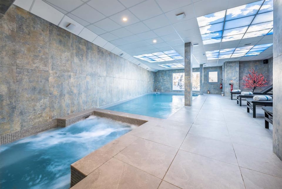 Hot Tub, Swimming pool