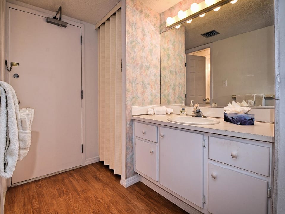 440 West 1005N Private Balcony with Water View 23095 Apartment in Clearwater Beach
