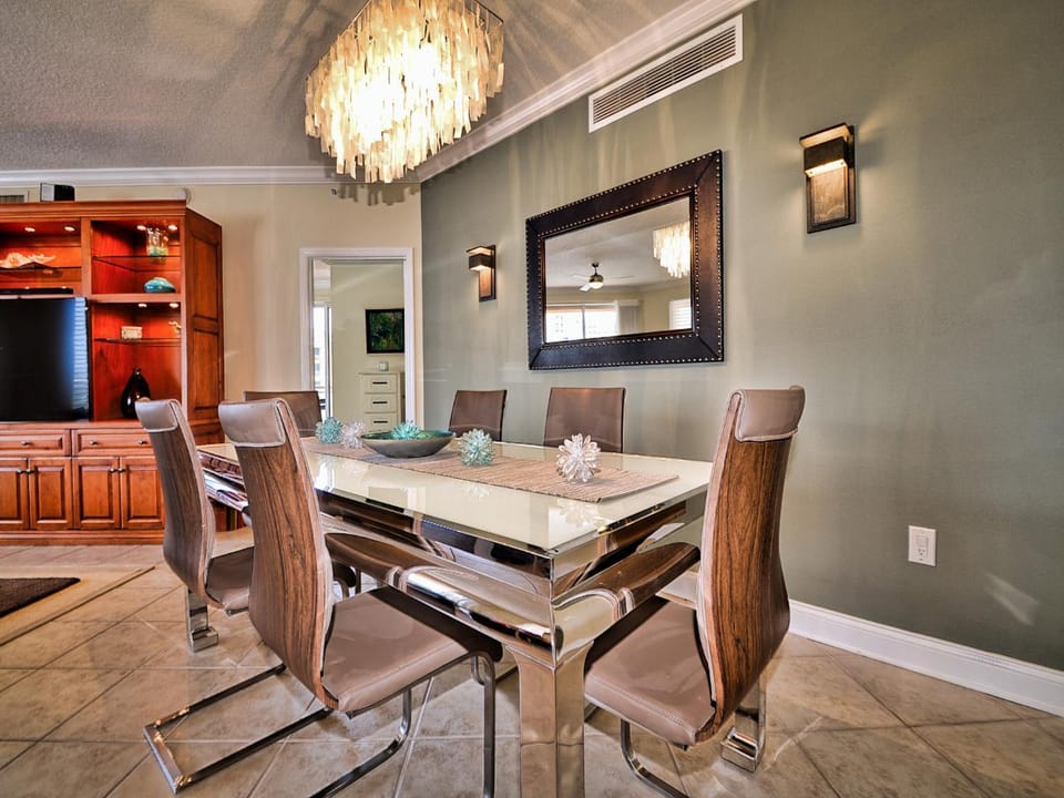 Belle Harbor 701W Luxury Condo with Panoramic Water View. 23088 Apartment in Clearwater Beach