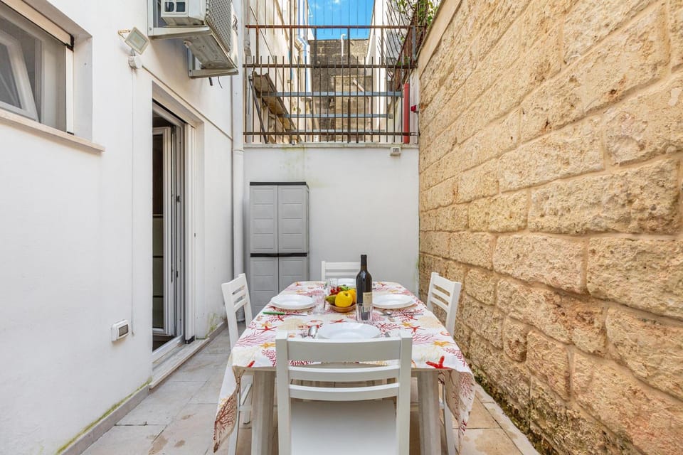 Patio, Dining area