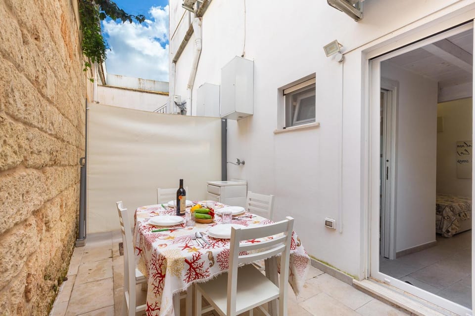 Patio, Dining area