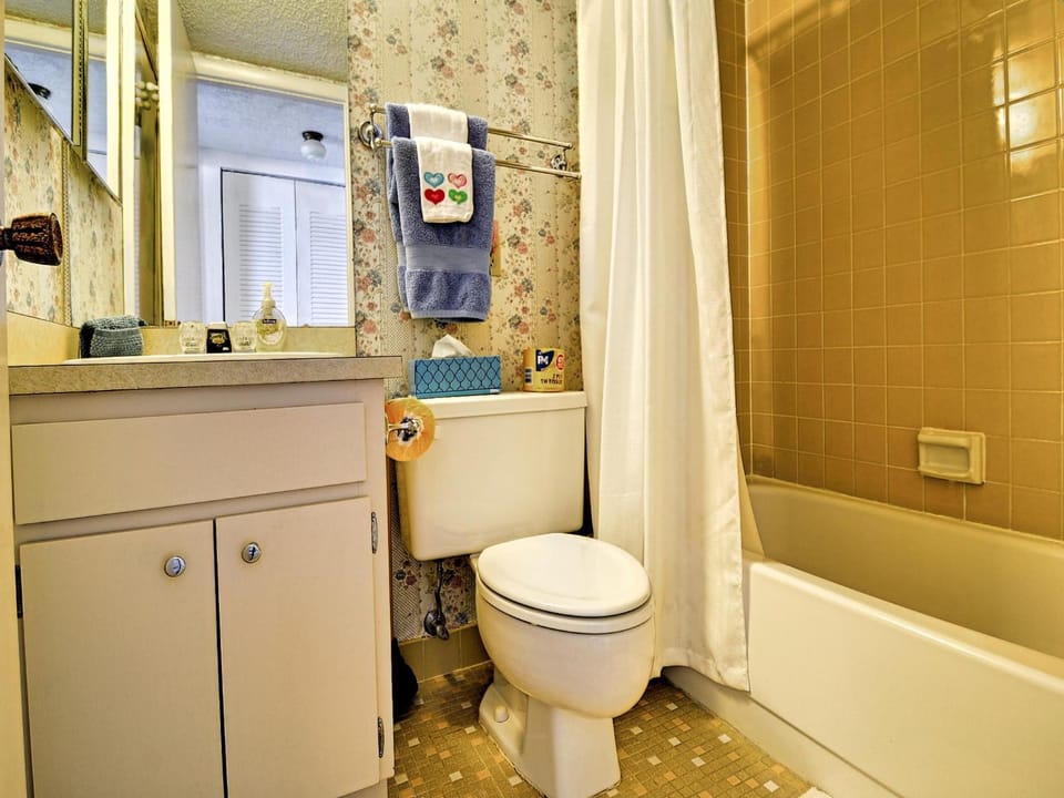 Madeira Towers 601 Beach front with spectacular views 533 Apartment in Redington Beach