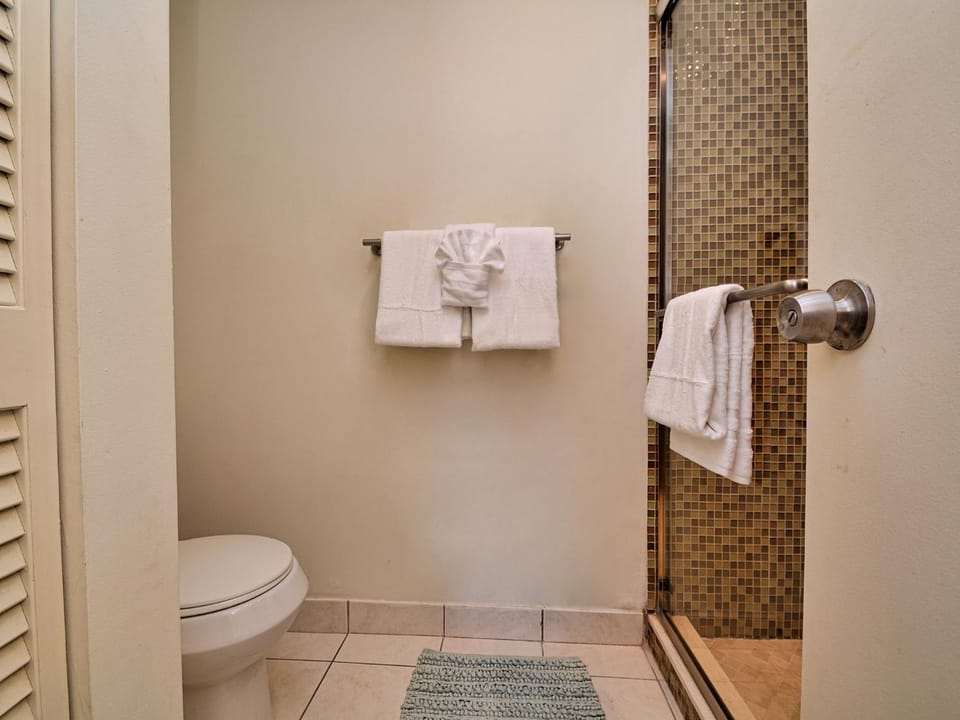 Mont Martre Condo 216 Beachfront 2 bedroom 2 bath at Mont Martre Condos 23117 Apartment in Belleair Beach