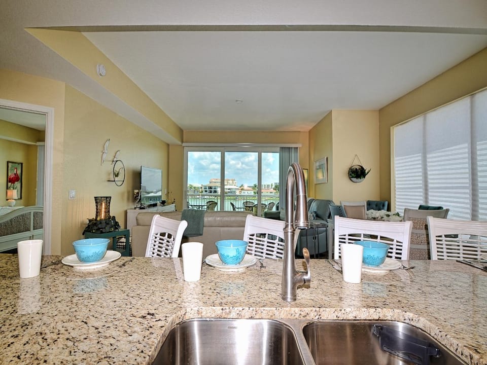 Sandpiper's Cove 303 Waterfront 3 Bedroom 2 Bathroom - Sandpiper's Cove 23146 Apartment in Clearwater Beach