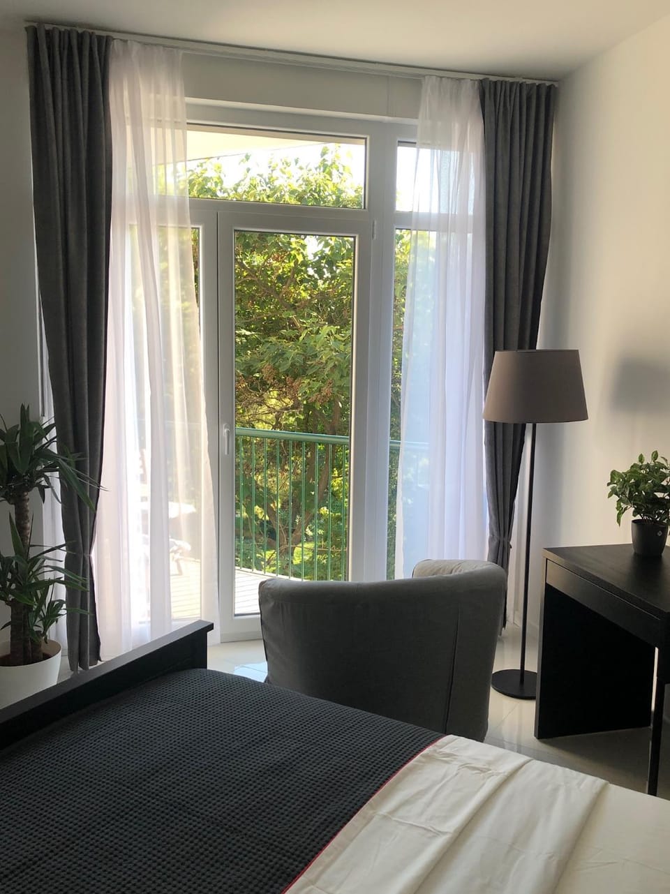 Living room, Photo of the whole room, Garden view