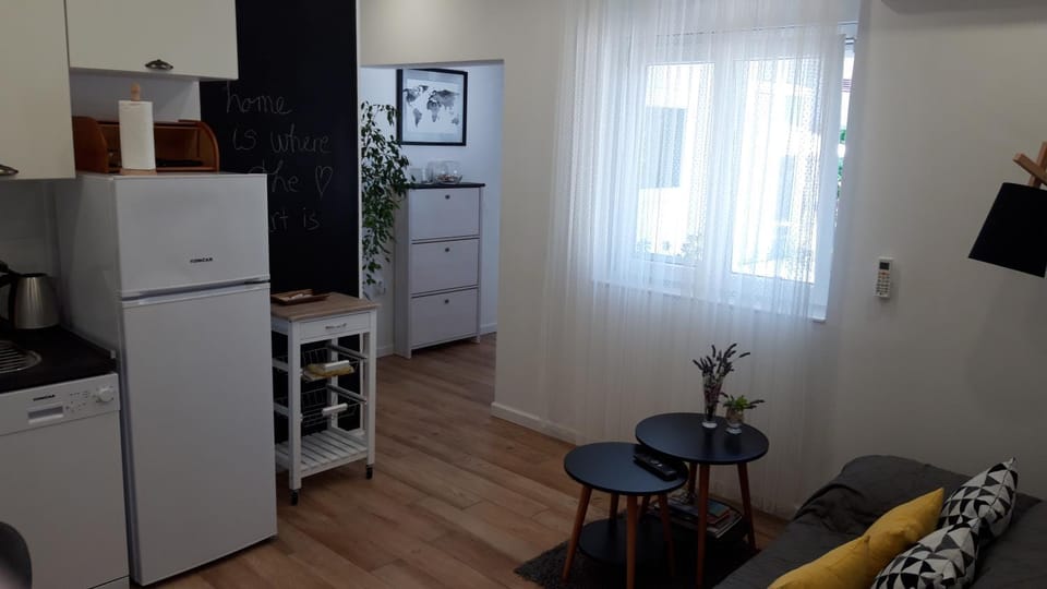 Kitchen or kitchenette, Living room, Seating area