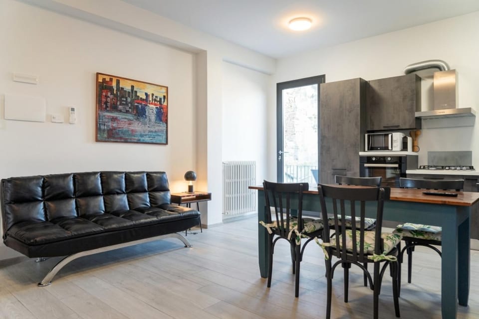 Kitchen or kitchenette, Living room, Dining area, oven, pet friendly, stove