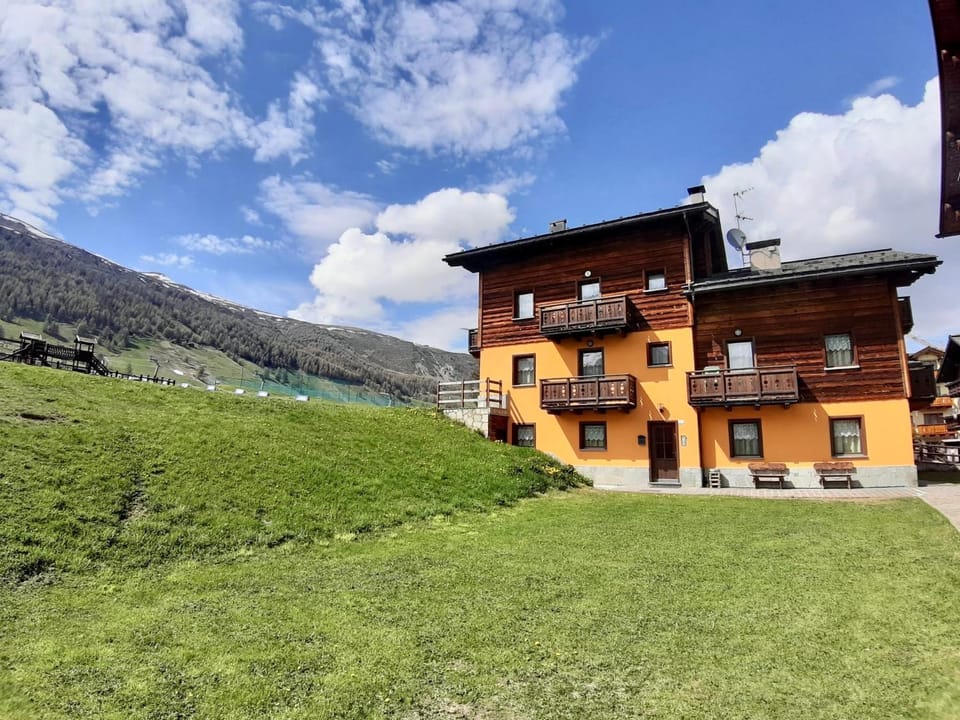 Chalet SUNFLOWER Appartamenti Apartment in Canton of Grisons