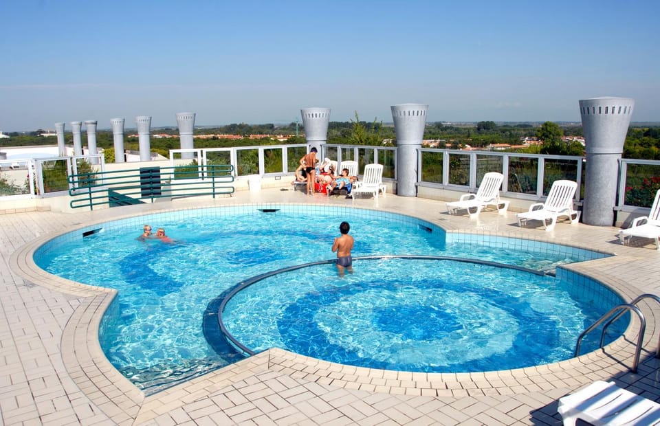Solarium, Swimming pool