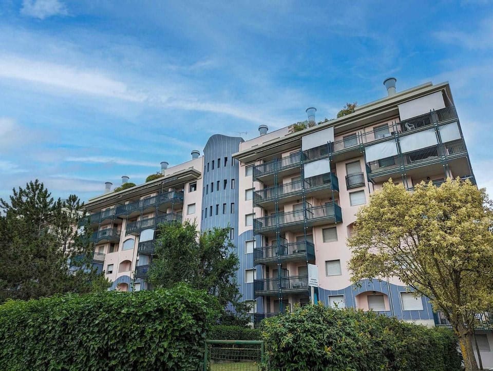 Property building, Facade/entrance, Neighbourhood