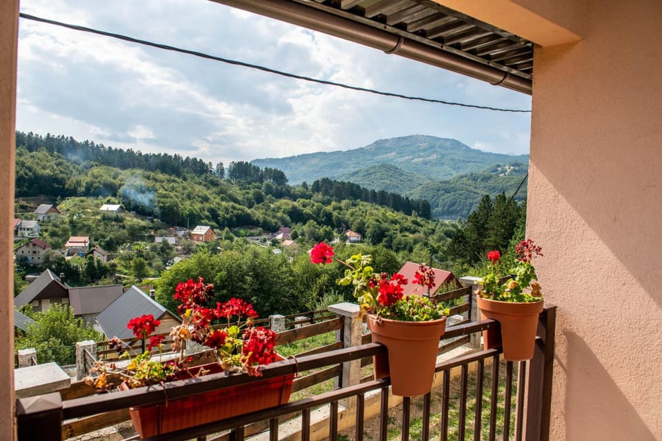 Balcony/Terrace, Mountain view