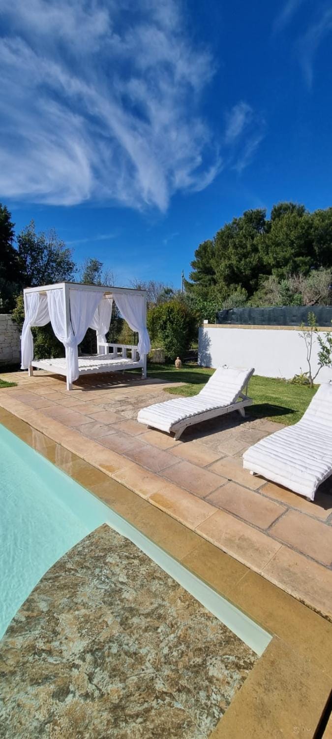 Swimming pool, sunbed