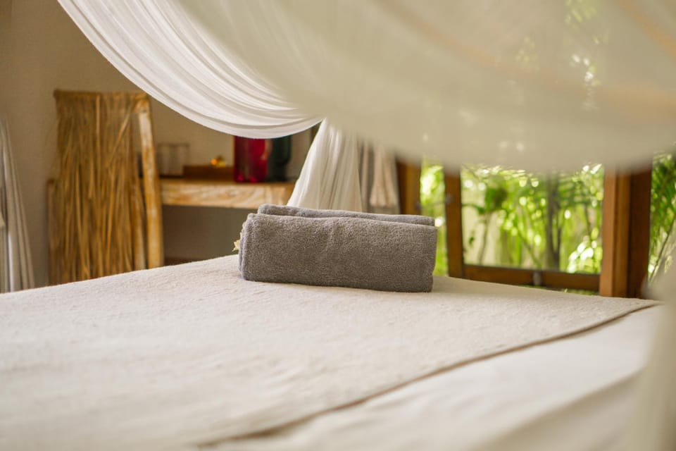 Bed, Bedroom, towels