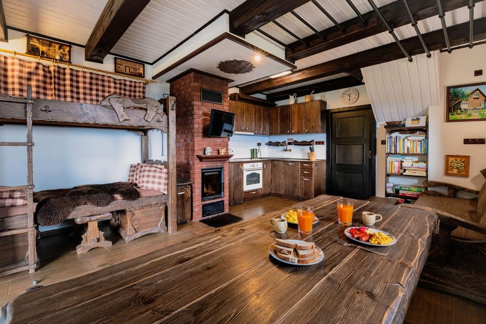 Kitchen or kitchenette, Dining area, pet friendly