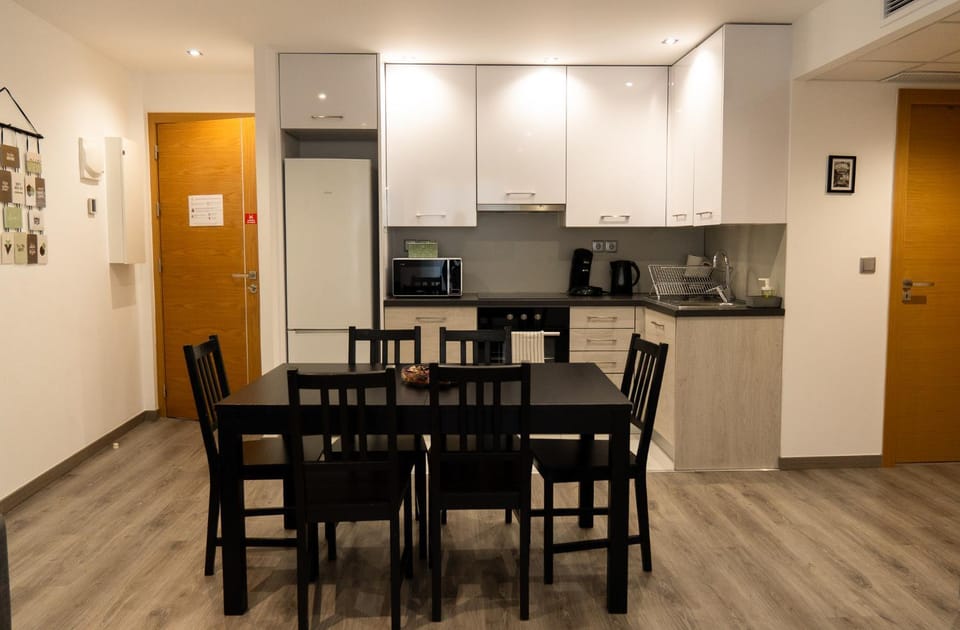 Kitchen or kitchenette, Dining area, oven, stove