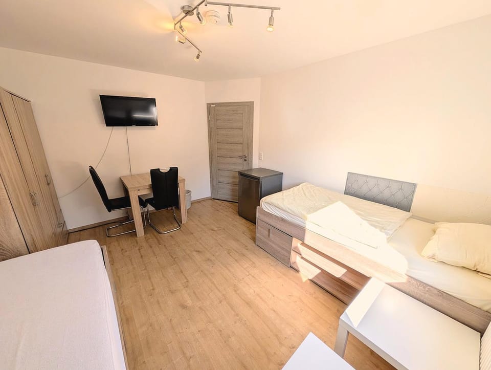 Bed, TV and multimedia, Photo of the whole room, Bedroom, wardrobe