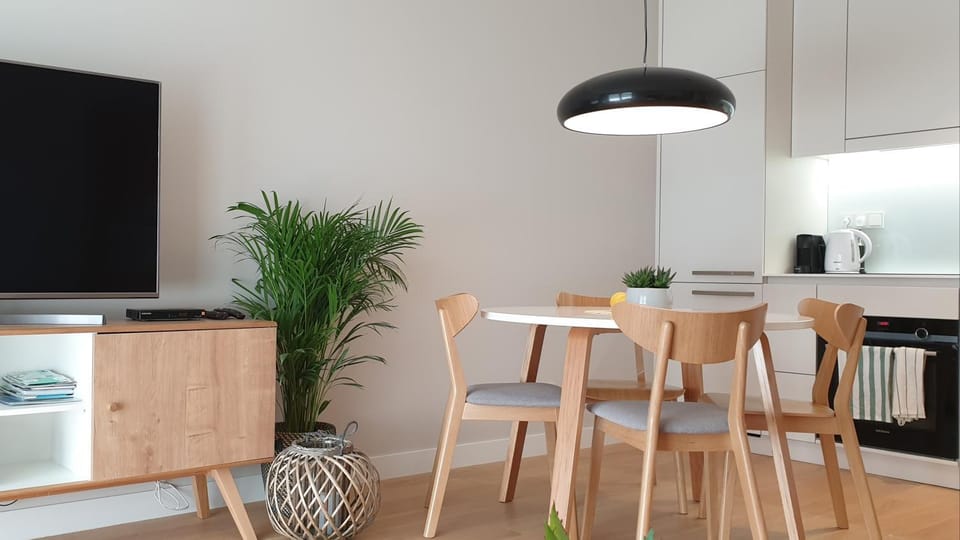 Kitchen or kitchenette, Dining area, minibar