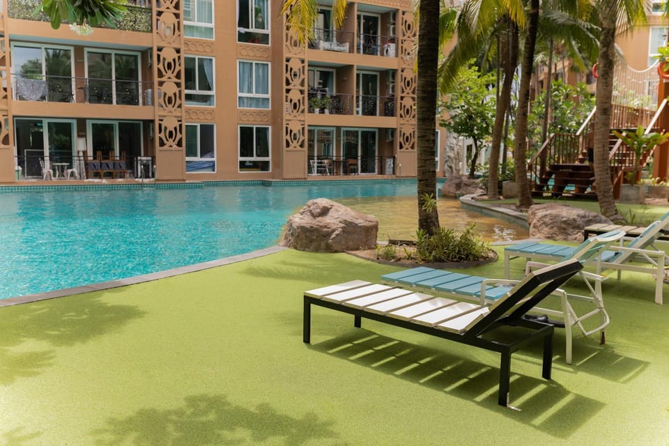 Day, Pool view, Swimming pool, sunbed
