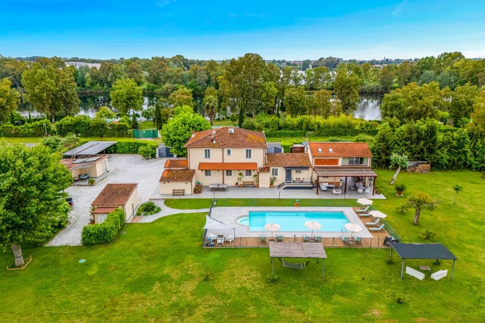 VISTALAGO VERSILIA Bed and Breakfast in Emilia-Romagna