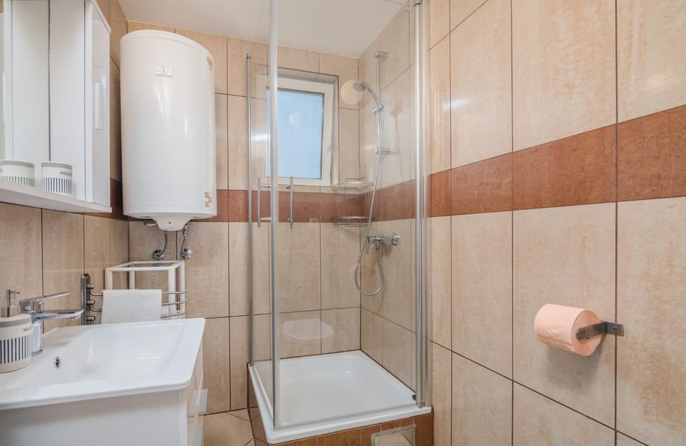 Shower, Bathroom, towels