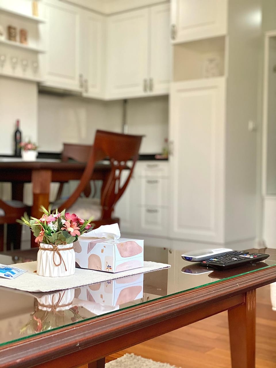 Kitchen or kitchenette, Dining area