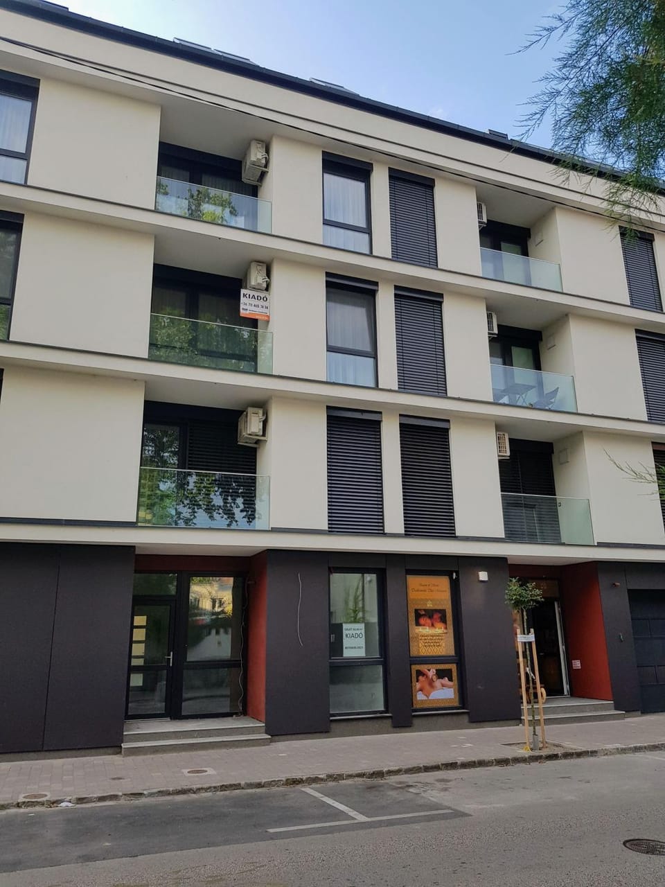 Facade/entrance