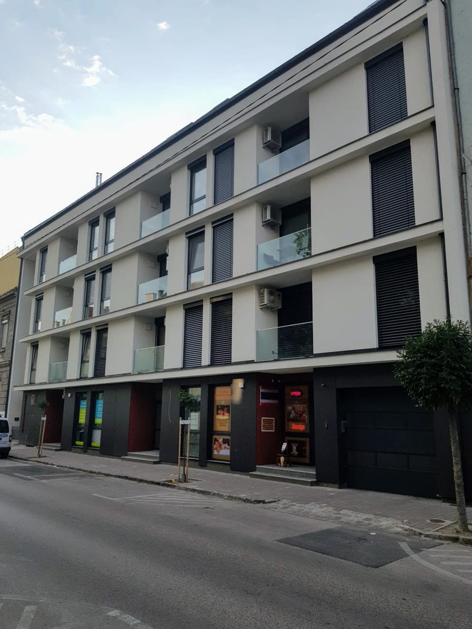 Facade/entrance