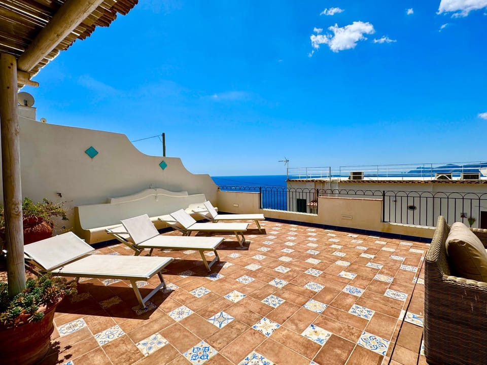 Balcony/Terrace, sunbed