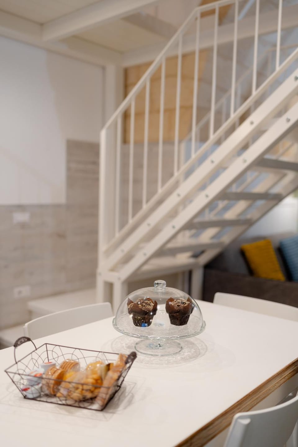 Living room, Food and drinks, Seating area, Dining area