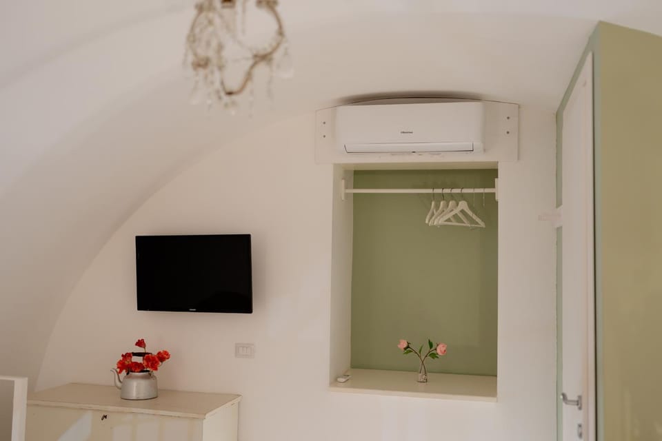 TV and multimedia, wardrobe, air conditioner